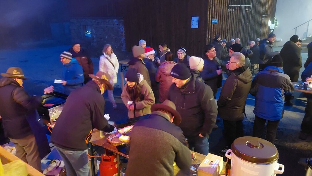 2025-12-14-Besinnliche-Adventfeier-Funkenzunft-Röns-19.59.40 (1).jpeg 2025-12-14-Besinnliche-Adventfeier-Funkenzunft-Röns-19.59.40 (1).jpeg