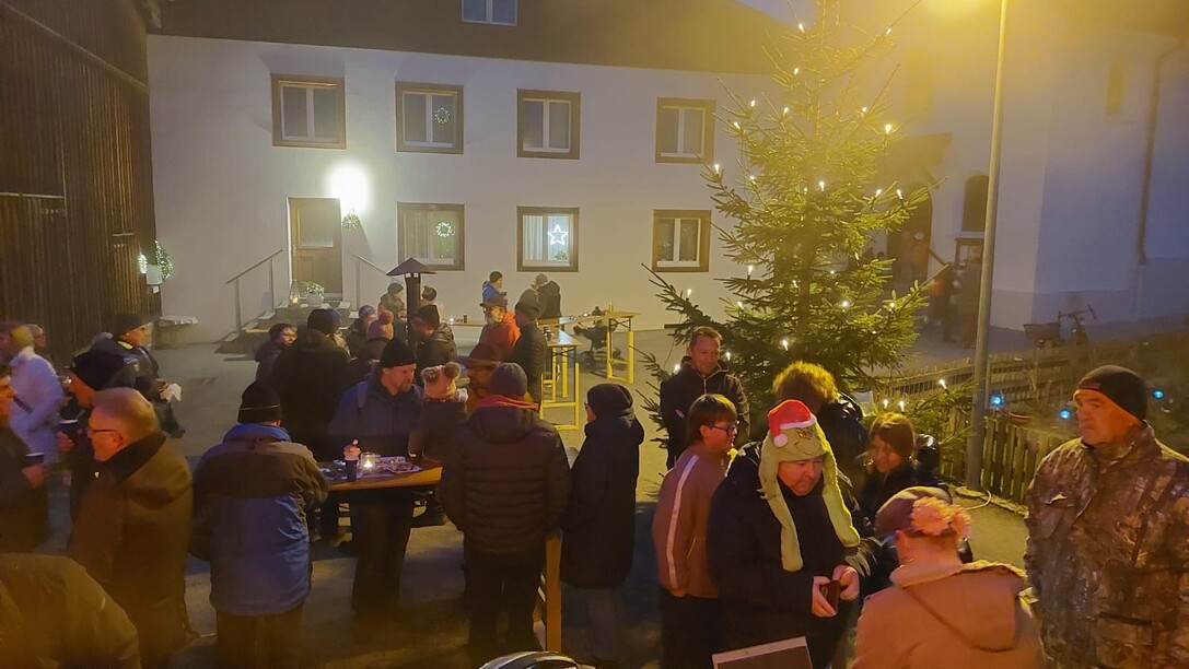 2025-12-14-Besinnliche-Adventfeier-Funkenzunft-Röns-19.59.40 (2).jpeg 2025-12-14-Besinnliche-Adventfeier-Funkenzunft-Röns-19.59.40 (2).jpeg