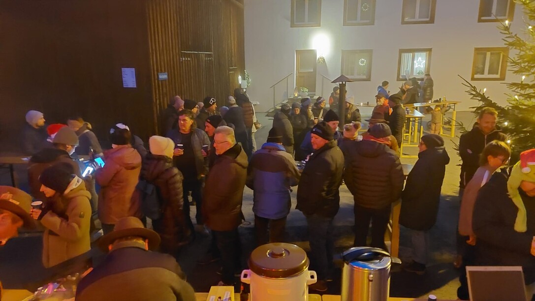 2025-12-14-Besinnliche-Adventfeier-Funkenzunft-Röns-19.59.40 (3).jpeg 2025-12-14-Besinnliche-Adventfeier-Funkenzunft-Röns-19.59.40 (3).jpeg